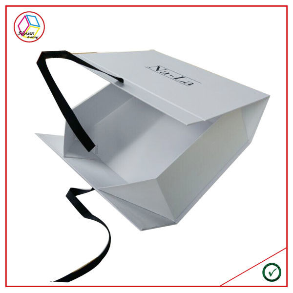 Foldable Rectangular Rigid Gift Boxes Plastic Coating With Ribbon Decoration