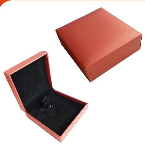 Red Color Printing Cake Packaging Box With Paper Insert CMYK Printing